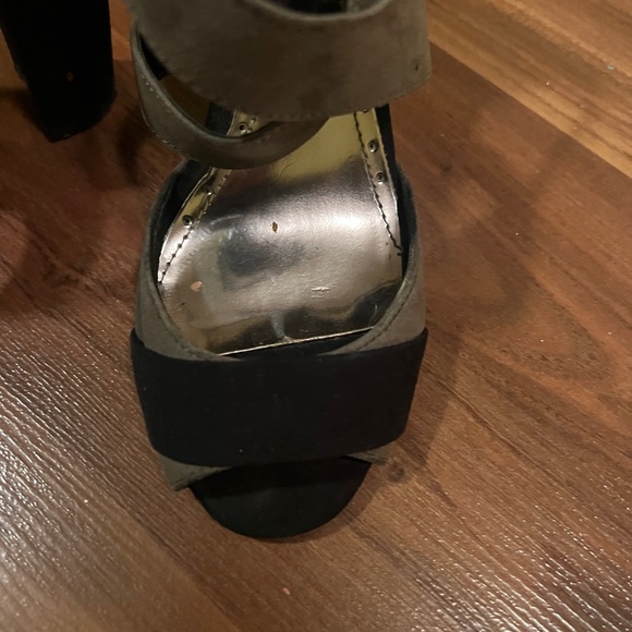 X-Strap Heels - Picture 2 of 4